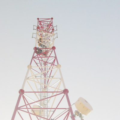 Menara Antena Logam Luar Ruangan 100 Meter Mandiri 3 Kaki