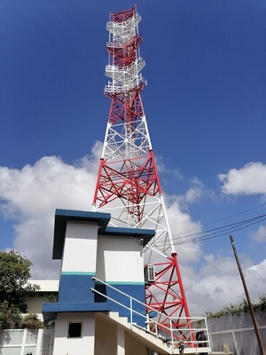Hot Dip Galvanis 4 Menara Berkaki Kisi Komunikasi Microwave Tinggi 20m