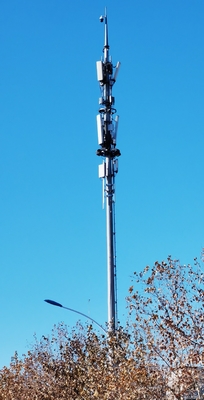 Instalasi Sederhana Menara Komunikasi Tabung Tunggal Dengan Dukungan Antena