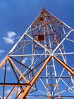 Q235 Galvanized Angle Steel Mobile Cell Tower Peralatan Penyiaran TV Radio 4 Kaki