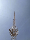 Hot Dip Galvanized Steel Guyed Wire Tower Antena Komunikasi Tiang 30m / S